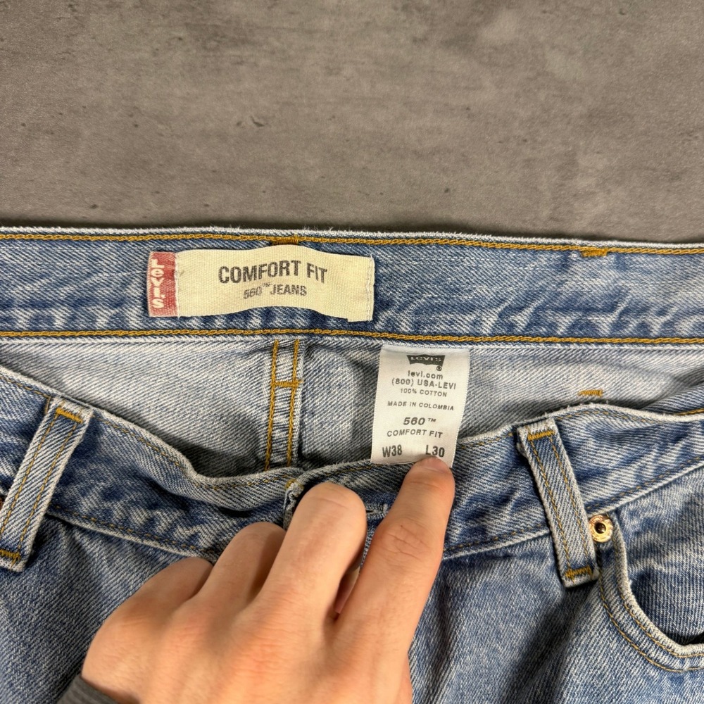 Vintage Levis 560 Jeans Men 38x30 Light Wash Comfort Fit Baggy Distressed - Picture 4 of 10